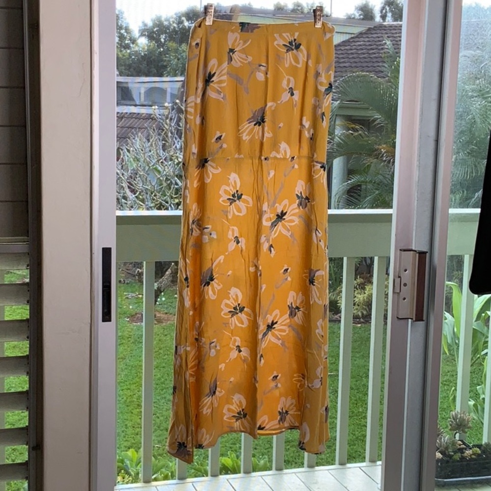 Size small yellow flower print O’Neill pants